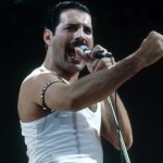 Queen-lead-singer-Freddie-Mercury-on-stage-in-July-1985